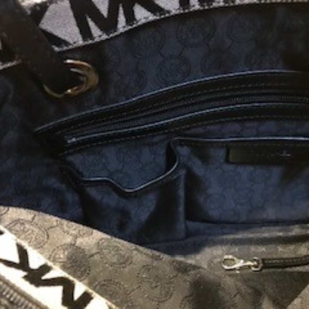 👜Michael Kors Tan & Black Tote Bag - Picture 4 of 8